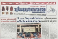 Tờ Pathet Lao của Thông tấn xã Lào số ra ngày 5/1. (Ảnh: Đỗ Bá Thành/TTXVN)