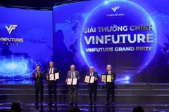 Các nhà khoa học đạt Giải thưởng VinFuture năm 2023. (Ảnh: Minh Sơn/Vietnam+)