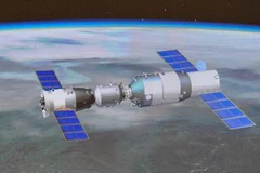 Tàu Thần Châu 10 tự động ghép nối với môđun Thiên Cung. (Ảnh: THX/ TTXVN)