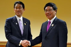 Bộ trưởng Phạm Bình Minh và Bộ trưởng Ngoại giao Nhật Bản Fumio Kishida. (Ảnh: Chí Giáp-Kim Dung/Vietnam+)