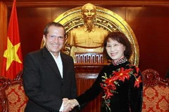 Bộ trưởng Ngoại giao và Di dân Ecuador Ricardo Patino Aroca và Phó Chủ tịch Quốc hội Nguyễn Thị Kim Ngân. (Ảnh: Nguyễn Dân/TTXVN)