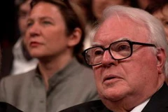 Cựu Thủ tướng của Đảng Xã hội Pháp Pierre Mauroy. (Ảnh: rfi.fr)