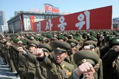 Míttinh tại quảng trường Kim Nhật Thành ở thủ đô bình Nhưỡng ủng hộ Kim Jong-Un. (Ảnh: Kyodo/TTXVN)