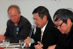 Tổng đạo diễn, Tiến sĩ Phạm Ngọc Kỳ nói về chương trình lễ hội. (Ảnh: Văn Long/Vietnam+)