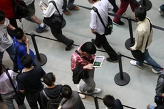 Xếp hàng mua iPad tại Thượng Hải. (Ảnh: Bloomberg)