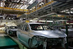 Dây chuyền sản xuất ôtô tại nhà máy Renault Villamuriel ở miền bắc Tây Ban Nha. (Ảnh: AFP)