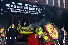 Linh cữu đồng chí Hồ Đức Việt quàn tại Nhà tang lễ Quốc gia. (Ảnh: Nguyễn Dân/TTXVN)