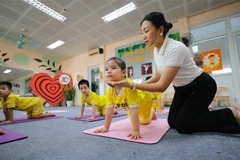 Với kinh nghiệm đứng lớp của mình trong nhiều năm, đặc biệt là khoảng thời gian sau đại dịch COVID-19, số lượng trẻ tăng động giảm chú ý và thiếu tập trung tăng mạnh, cô giáo Trần Lan Phương đã trăn trở với câu hỏi làm thế nào để giúp những đứa trẻ ấy tập trung hơn, kiểm soát bản thân tốt hơn. (Ảnh: Thanh Tùng/TTXVN)