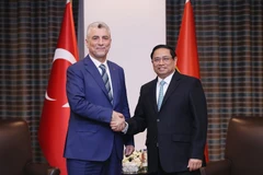 Thủ tướng Phạm Minh Chính tiếp Bộ trưởng Thương mại Thổ Nhĩ Kỳ Omer Bolat. (Ảnh: Dương Giang/TTXVN)