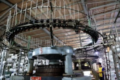 Xưởng sản xuất tơ sợi làm nguyên liệu dệt may tại huyện Bình Chánh, Thành phố Hồ Chí Minh. (Ảnh: Hồng Đạt/TTXVN)