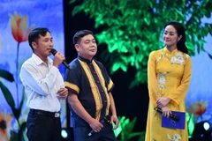 Những nhà giáo, khách mời đặc biệt với những chia sẻ tâm huyết về nghề cũng như sự cống hiến của các thầy cô trong sự nghiệp trồng người tham dự chương trình. (Ảnh: TTXVN phát)