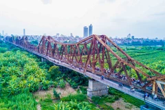 Thăng Long, Nhật Tân, Long Biên, Chương Dương, Vĩnh Tuy, Thanh Trì, Đông Trù là 7 cây cầu bắc qua sông Hồng, sông Đuống có vai trò trọng yếu trong kết nối giao thông cửa ngõ Hà Nội. (Ảnh: /Vietnam+)