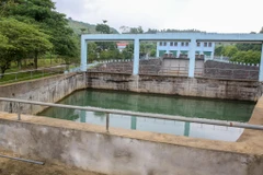 Công ty cổ phần đầu tư nước sạch sông Đà thừa nhận có váng dầu tại đầu nhà máy xử lý nước. (Ảnh: Minh Sơn/Vietnam+)