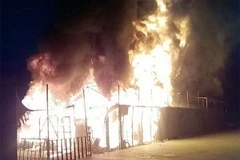 Cháy lớn tại trại Moria. (Nguồn: express.co.uk)