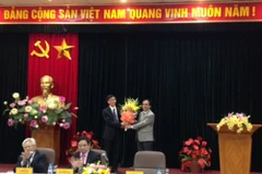 Ông Vũ Văn Phúc (phải) và ông Đoàn Minh Huấn. (Nguồn: tapchicongsan.org.vn)