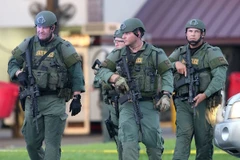 Cảnh sát Mỹ làm nhiệm vụ tại hiện trường một vụ nổ súng. (Nguồn: AFP/TTXVN)