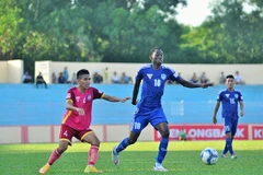 QNK Quảng Nam trút cơn mưa bàn thắng vào lưới Long An 