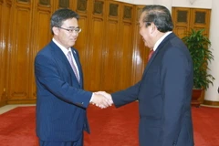 Phó Thủ tướng Trương Hòa Bình tiếp Thống đốc tỉnh Aichi Hideaki Omura. (Ảnh: Doãn Tấn/TTXVN)
