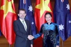 Chủ tịch Quốc hội Nguyễn Thị Kim Ngân đón Chủ tịch Thượng viện Australia Scott Ryan. (Ảnh: Trọng Đức/TTXVN)