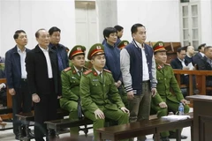 Các bị cáo tại phiên tòa xét xử sơ thẩm. (Ảnh: Doãn Tấn/TTXVN)