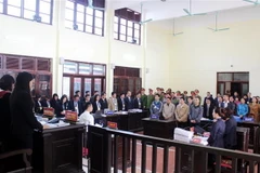 Các bị cáo tại phiên tòa xét xử sơ thẩm. (Ảnh: Thanh Hải/TTXVN)