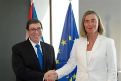 Đại diện cấp cao của EU về chính sách an ninh và đối ngoại Federica Mogherini (phải) và Ngoại trưởng Cuba Bruno Rodriguez. (Nguồn: THX/TTXVN)