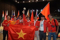 Các thành viên của đội trường Đại học Lạc Hồng (Đồng Nai) chiều 28/8. (Ảnh: Ngọc Tiến/Vietnam+)