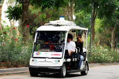 Xe điện tự hành của Yamaha chạy trong khuôn viên Ecopark. (Nguồn: V.A/Vietnam+)