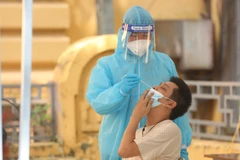 [Infographics] Việt Nam ghi nhận trên 300.000 ca mắc COVID-19