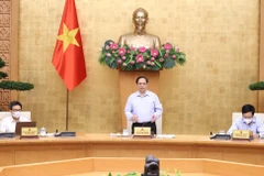 Thủ tướng Phạm Minh Chính chủ trì họp trực tuyến Chính phủ với 27 tỉnh, thành phố phía Nam để triển khai các biện pháp cấp bách nhằm ngăn chặn, kiểm soát dịch COVID-19. (Ảnh: Dương Giang/TTXVN)