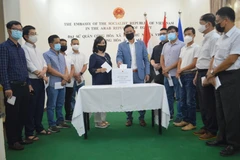 Người Việt tại Ai Cập ủng hộ Quỹ vaccine phòng, chống dịch COVID-19