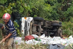 Lâm Đồng: Xe container rơi xuống vực sâu trên đèo Bảo Lộc