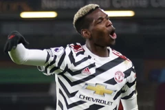 Pogba đưa Manchester United lên ngôi đầu Premier League. (Nguồn: Sky)