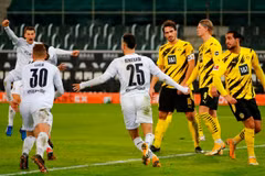 Dortmund (áo vàng) thất bại trước Mönchengladbach. (Nguồn: sportschau)