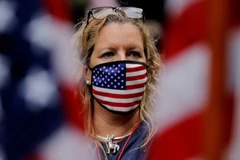 Khẩu trang là 'tầng bảo vệ bổ sung cần thiết' cho người tiêm đủ liều