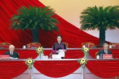 Ủy viên Bộ Chính trị, Chủ tịch Quốc hội Nguyễn Thị Kim Ngân giới thiệu danh sách Đoàn Chủ tịch, Đoàn Thư ký, Ban Thẩm tra tư cách đại biểu để đề nghị Đại hội thông qua. (Ảnh: TTXVN)