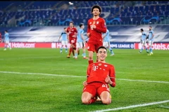 Cận cảnh Bayern đặt 1 chân vào tứ kết sau màn vùi dập Lazio