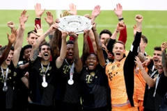 Bayern Munich nhận đĩa bạc trong ngày Bundesliga hạ màn. (Nguồn: Getty Imges)