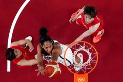 Tuyển nữ bóng rổ Mỹ (áo trắng) nhiều khả năng sẽ giành HCV. (Nguồn: Getty Images)