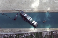 [Video] Hình ảnh mới nhất về tàu Ever Given bị kẹt ở kênh đào Suez