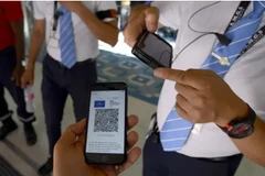 Dịch COVID-19: Pháp giảm phạm vi áp dụng quy định chứng nhận y tế