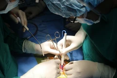 Bệnh viện Sản Nhi Phú Thọ cứu sống bé gái 7 tuổi tắc ruột do nuốt tóc