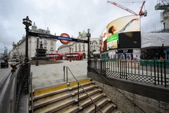 Anh cho phép các cơ sở kinh doanh không thiết yếu mở cửa trở lại