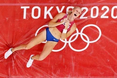 Katie Nageotte giúp đoàn Mỹ có thêm HCV trong ngày 5/8. (Nguồn: AFP)