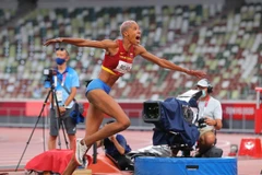 VĐV Venezuela Yulimar Rojas phá kỷ lục thế giới ở nội dung nhảy xa ba bước nữ, tại Olympic Tokyo 2020. (Ảnh: THX/TTXVN)