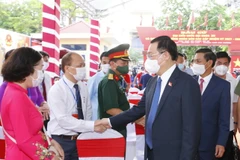 Chủ tịch Quốc hội Vương Đình Huệ với các đại biểu. (Ảnh: Doãn Tấn/TTXVN)