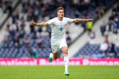 Patrik Schick ăn mừng sau khi lập siêu phẩm vào lưới Scotland. (Nguồn: Getty Images)