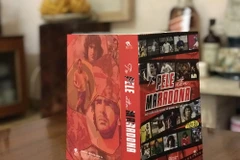 Cuốn sách “Từ Pele đến Maradona” của nhà báo Yên Ba. (Ảnh: PV/Vietnam+)