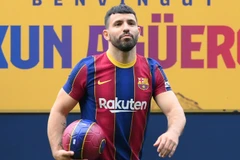 Tiền đạo Sergio Aguero chính thức đầu quân cho Barcelona