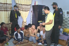 Đắk Lắk tạm giữ hình sự 21 đối tượng đánh bạc bằng hình thức xóc đĩa